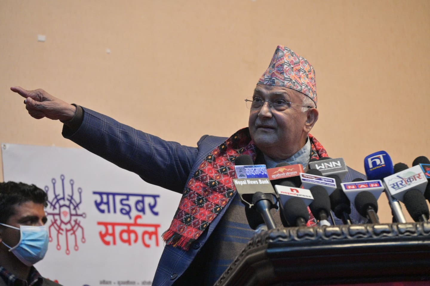 ओलीको टिप्पणी- पाँच दल सरकारमा आएपछि देशमा होइन, सर्वोच्चको आँगनमा आन्दोलन छ 